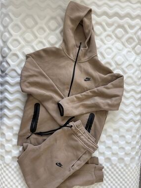 Nike Beige/Tan Tech Fleece Hoodie & Joggers Set